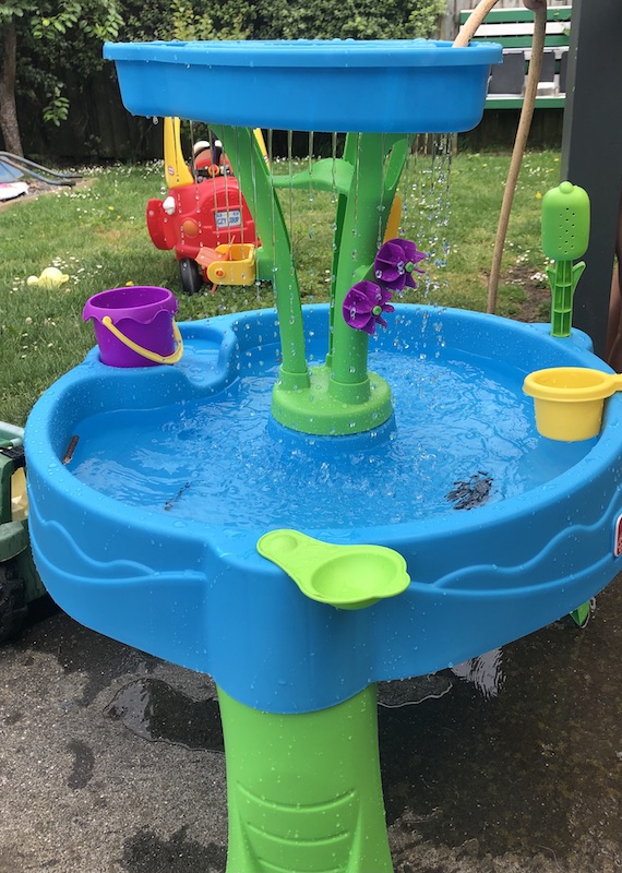 Step2 summer showers splash play best sale water table